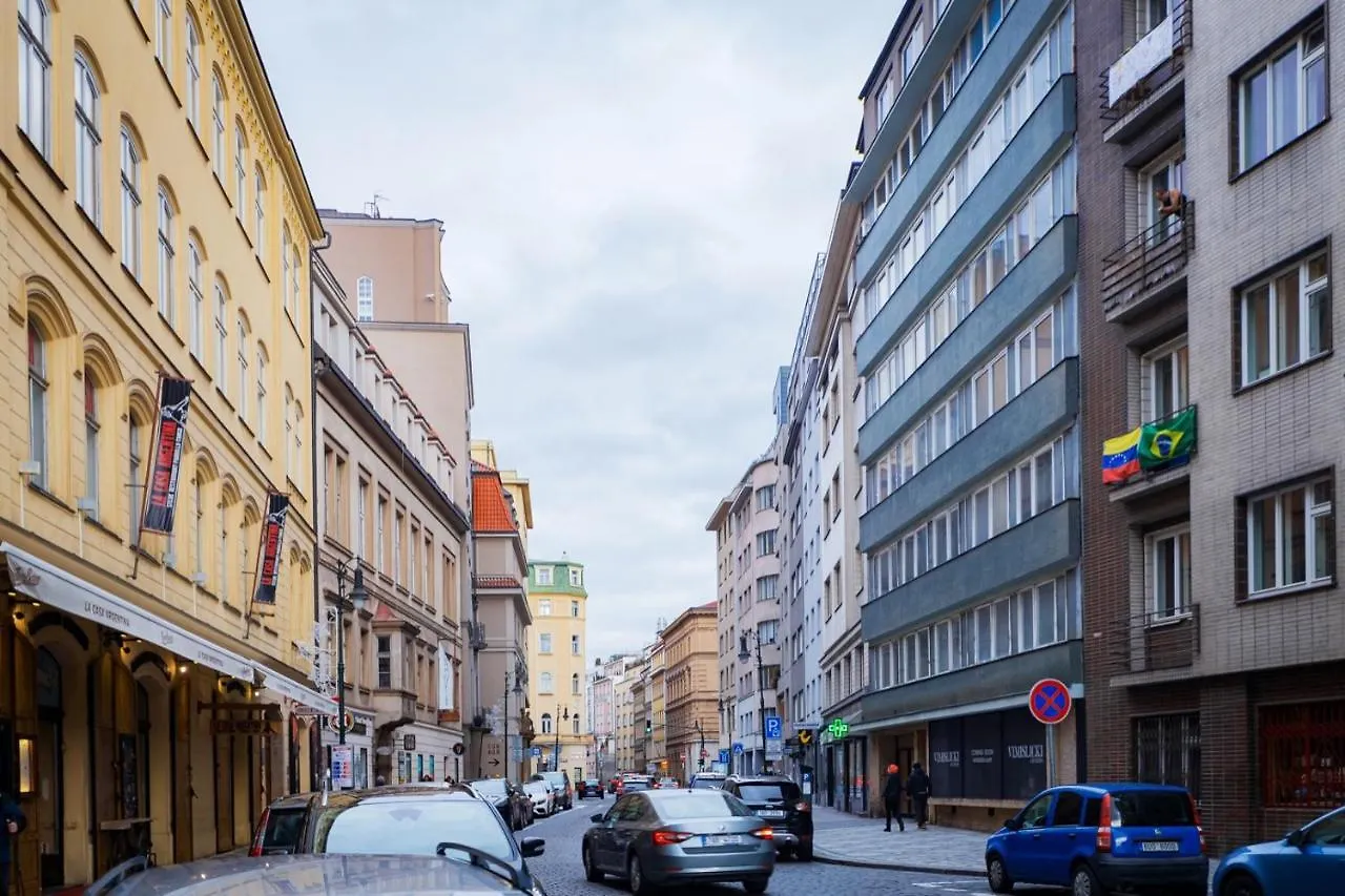 Quiet & Cozy Apartment/ Balcony / Popular Location Praga República Checa