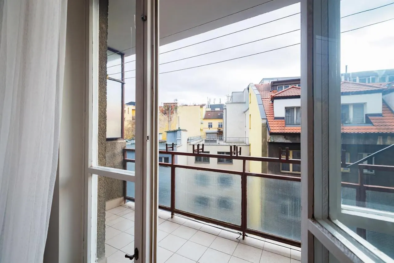 Quiet & Cozy Apartment/ Balcony / Popular Location Praga 0*,  República Checa
