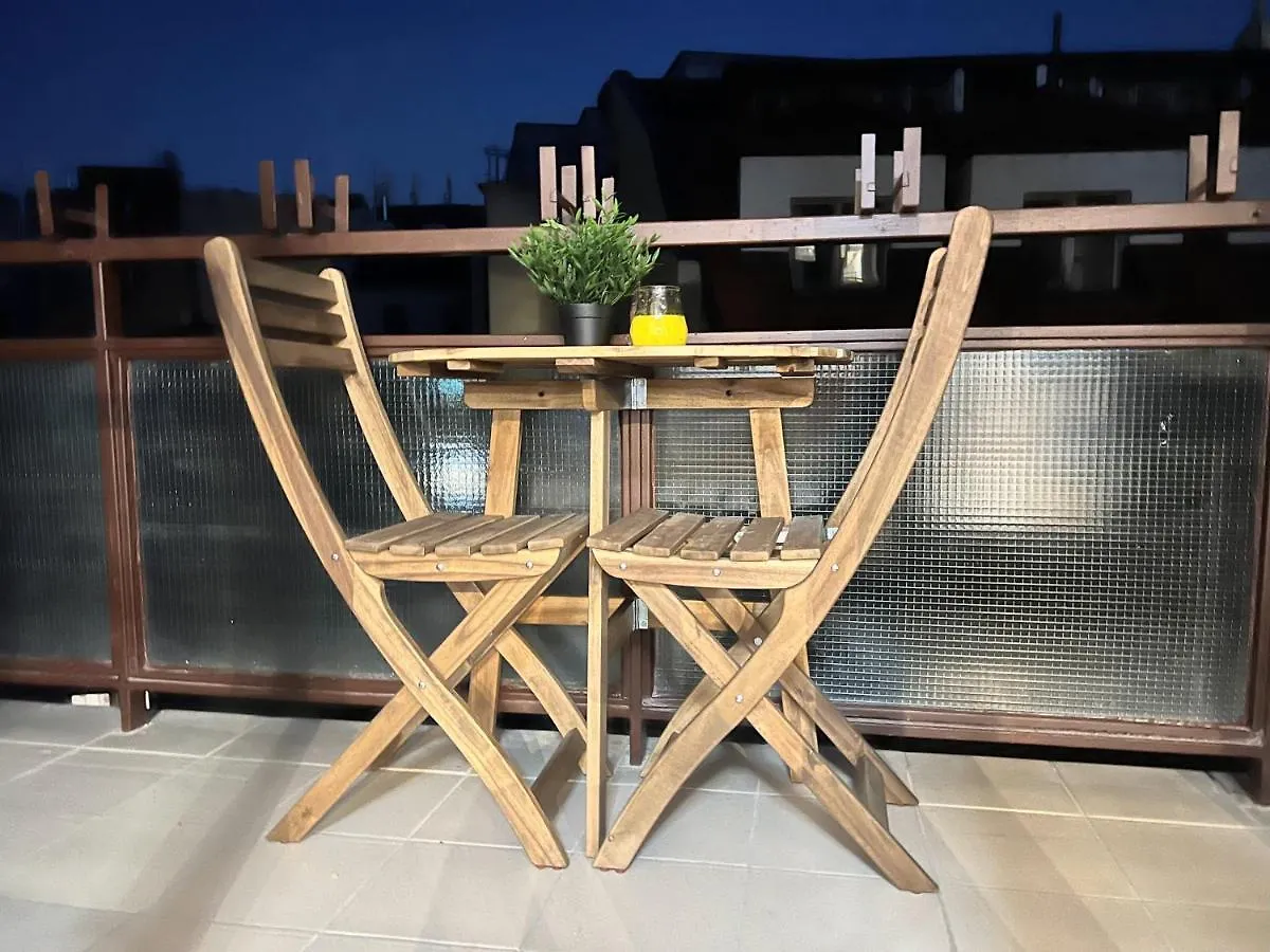 Quiet & Cozy Apartment/ Balcony / Popular Location Praga Apartamento
