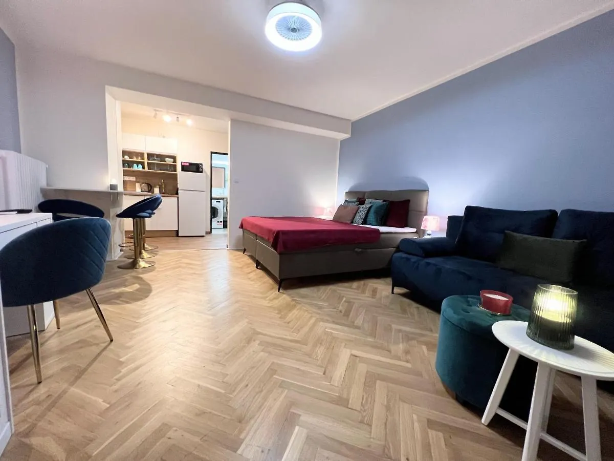 Quiet & Cozy Apartment/ Balcony / Popular Location Prague